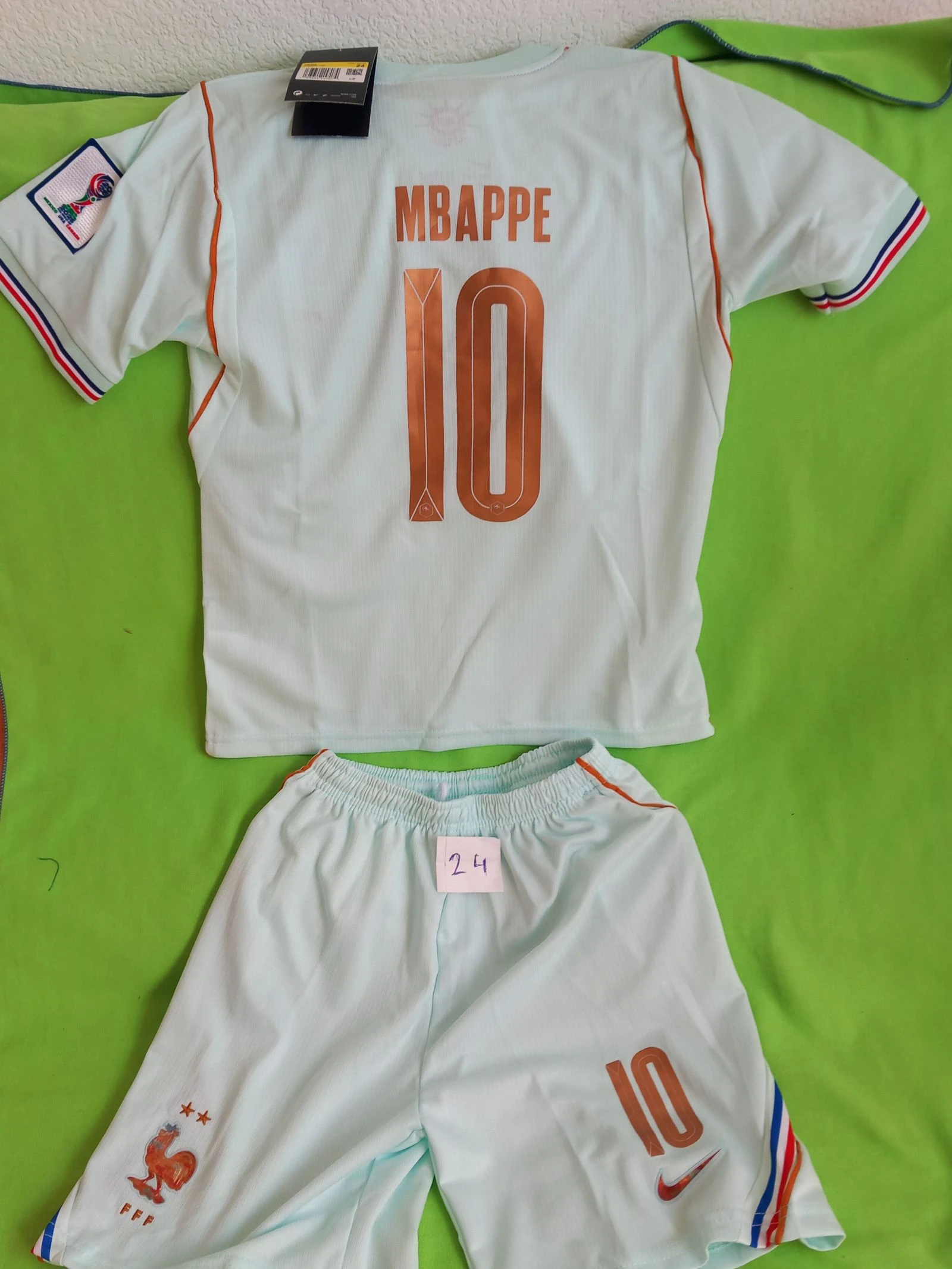 Conjunto fútbol Mbappe, talla 24 (10-11 años), 140 cm aprox 